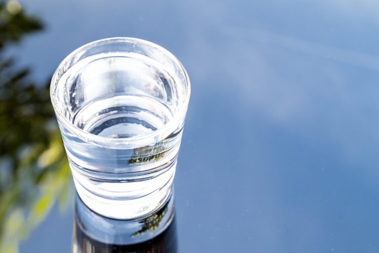 refreshing-water-in-glass